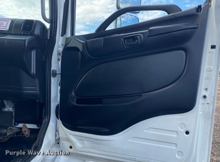 image for item JW9310 2011 Hino 268  box truck