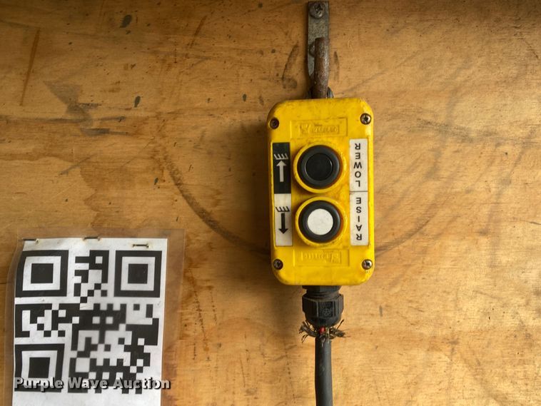 image for item JW9310 2011 Hino 268  box truck