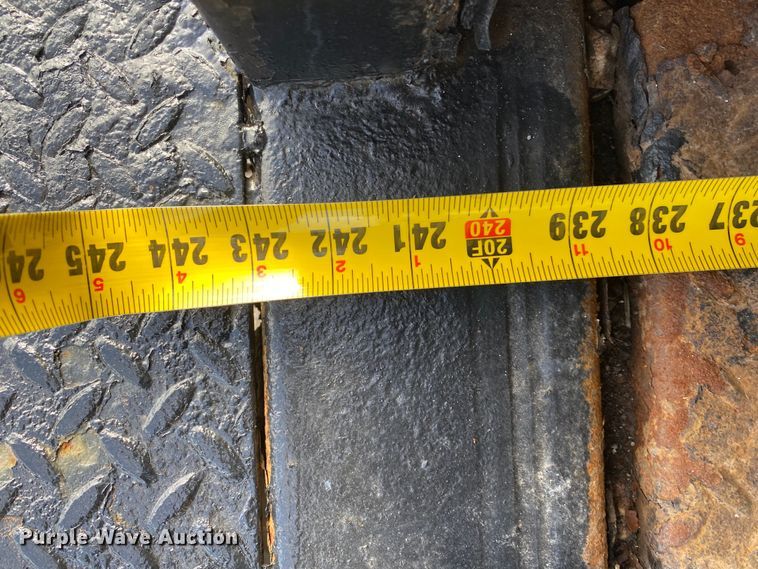 image for item JW9310 2011 Hino 268  box truck