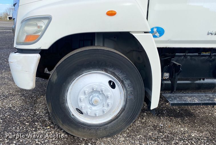 image for item JW9310 2011 Hino 268  box truck