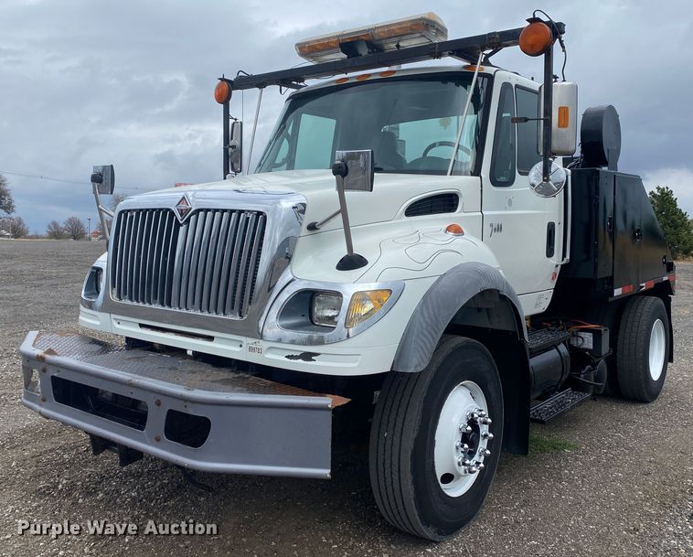 image for item JW9319 2006 International 7600  toter truck