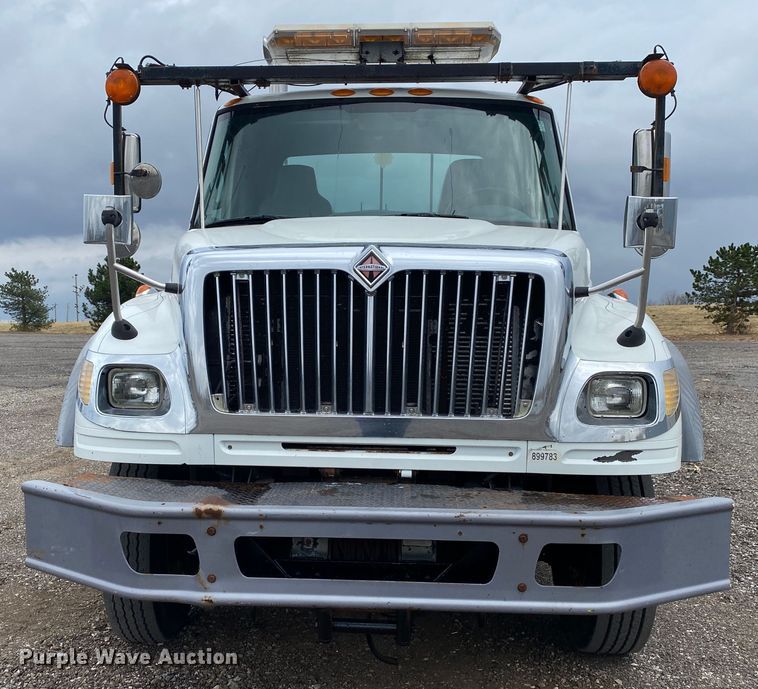 image for item JW9319 2006 International 7600  toter truck