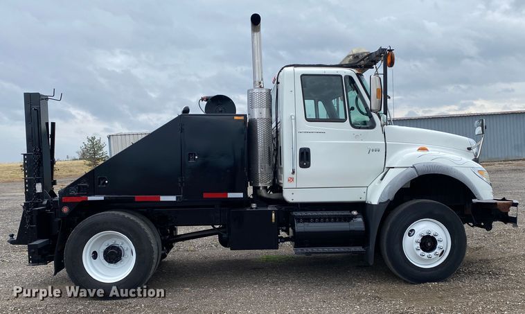 image for item JW9319 2006 International 7600  toter truck