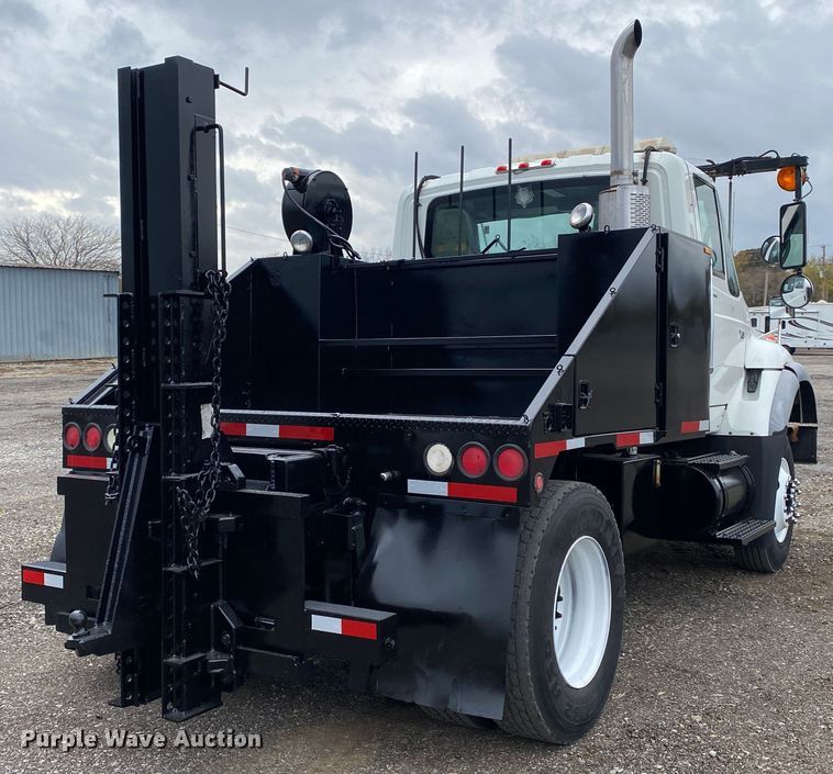 image for item JW9319 2006 International 7600  toter truck