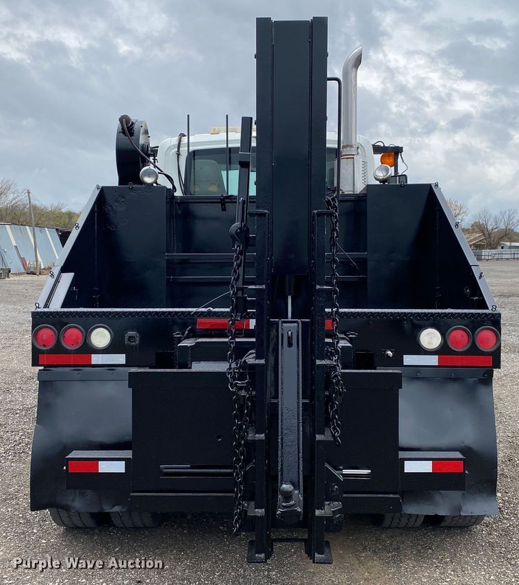 image for item JW9319 2006 International 7600  toter truck