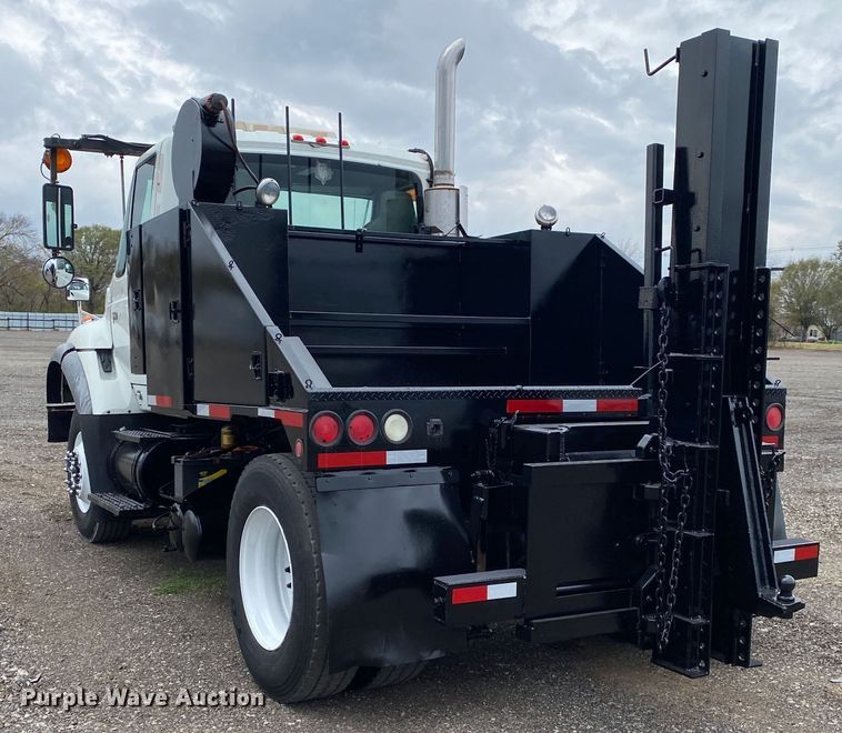 image for item JW9319 2006 International 7600  toter truck