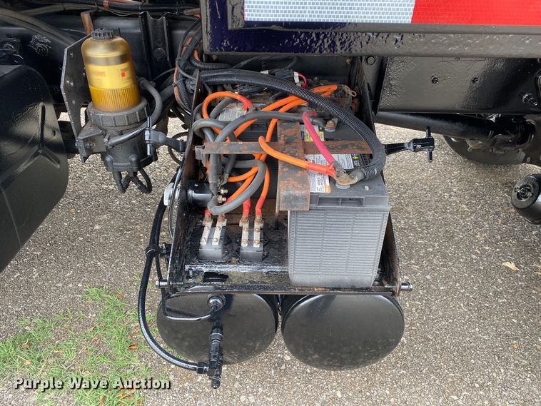 image for item JW9319 2006 International 7600  toter truck