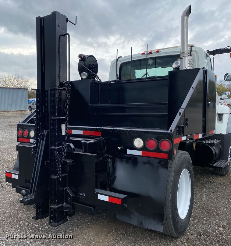 image for item JW9319 2006 International 7600  toter truck