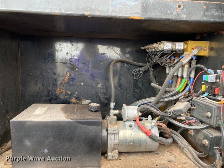 image for item JW9319 2006 International 7600  toter truck