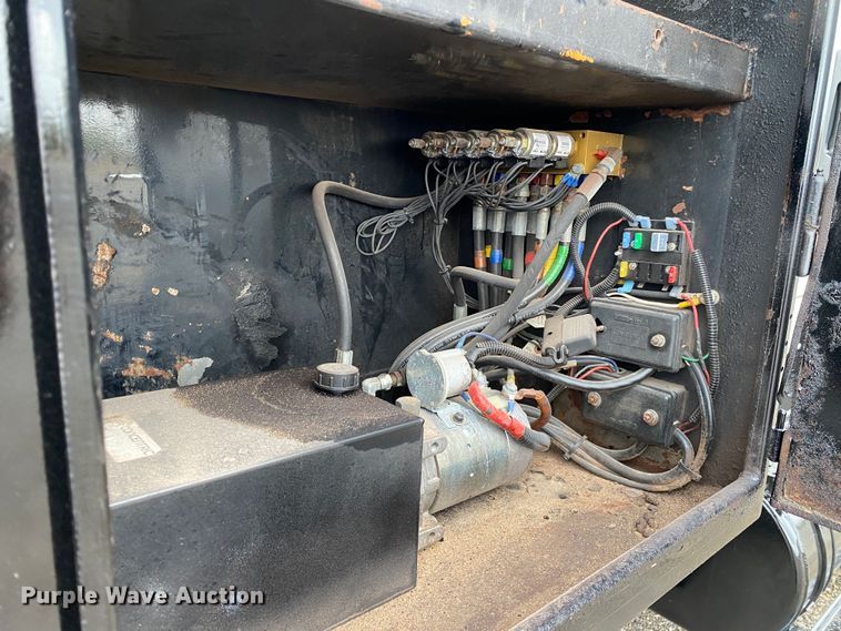 image for item JW9319 2006 International 7600  toter truck