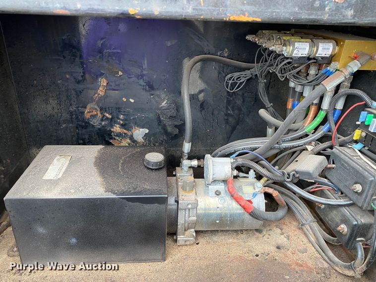 image for item JW9319 2006 International 7600  toter truck