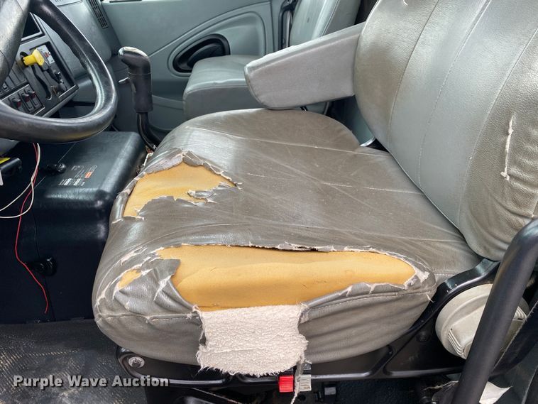 image for item JW9319 2006 International 7600  toter truck