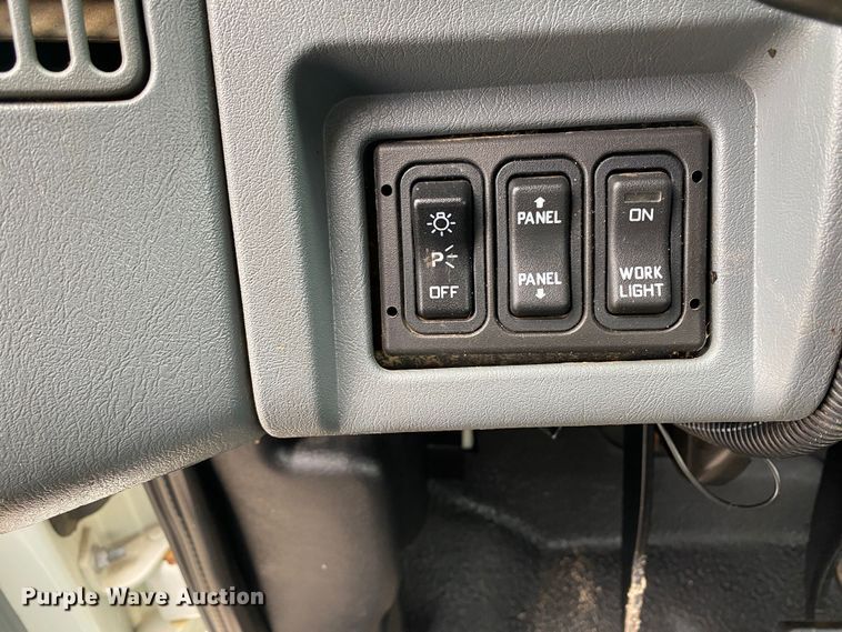 image for item JW9319 2006 International 7600  toter truck