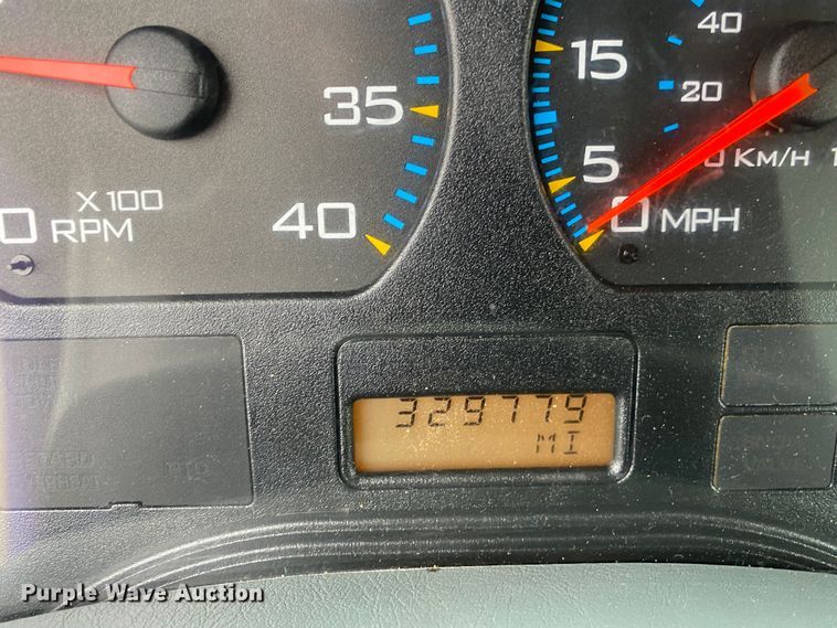 image for item JW9319 2006 International 7600  toter truck