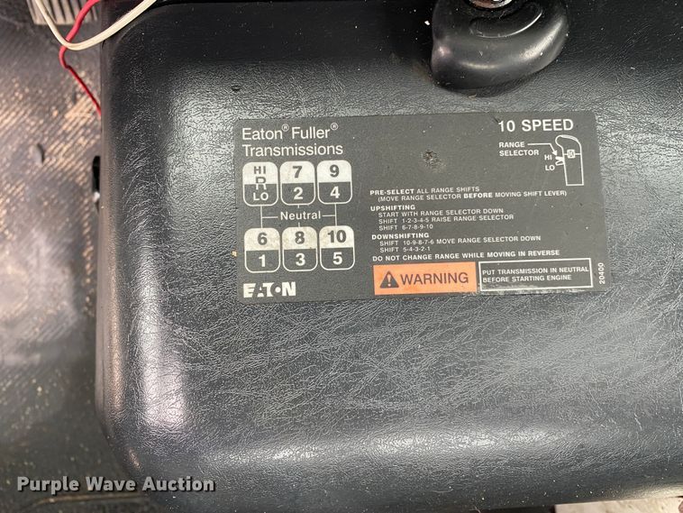 image for item JW9319 2006 International 7600  toter truck