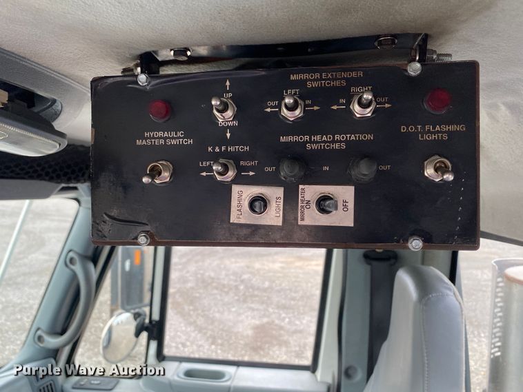 image for item JW9319 2006 International 7600  toter truck