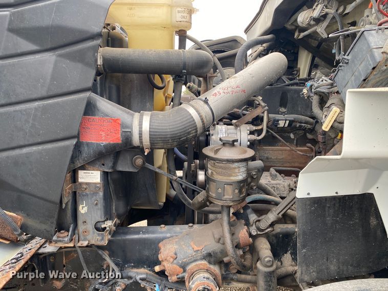 image for item JW9319 2006 International 7600  toter truck