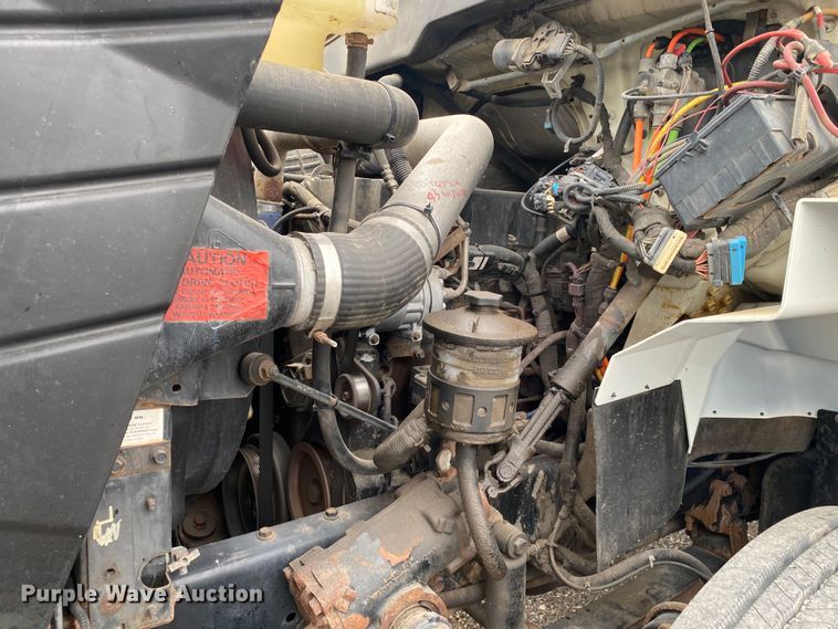 image for item JW9319 2006 International 7600  toter truck