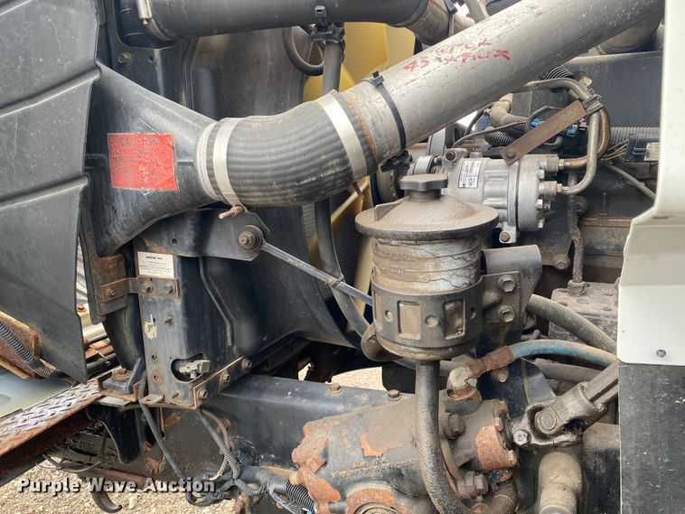 image for item JW9319 2006 International 7600  toter truck