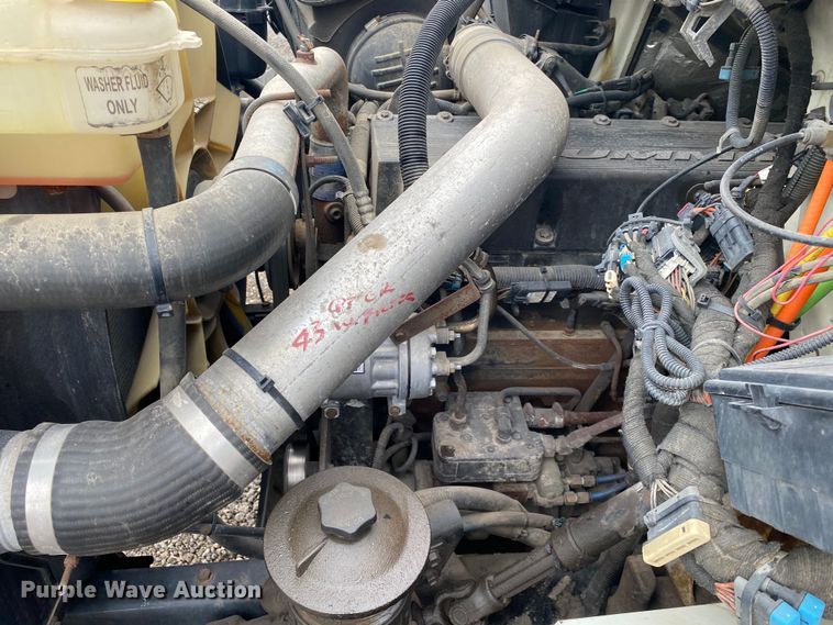 image for item JW9319 2006 International 7600  toter truck