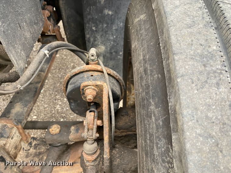 image for item JW9319 2006 International 7600  toter truck