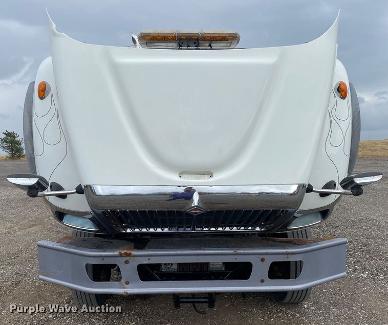 image for item JW9319 2006 International 7600  toter truck