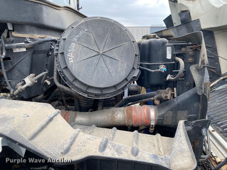 image for item JW9319 2006 International 7600  toter truck