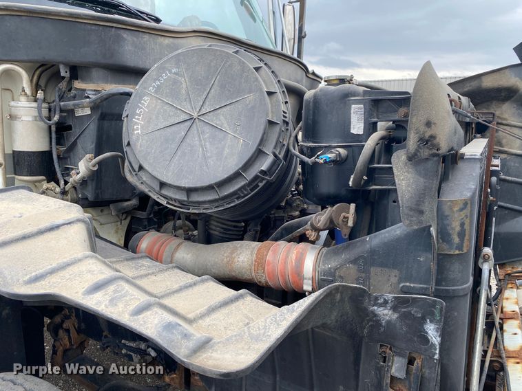 image for item JW9319 2006 International 7600  toter truck