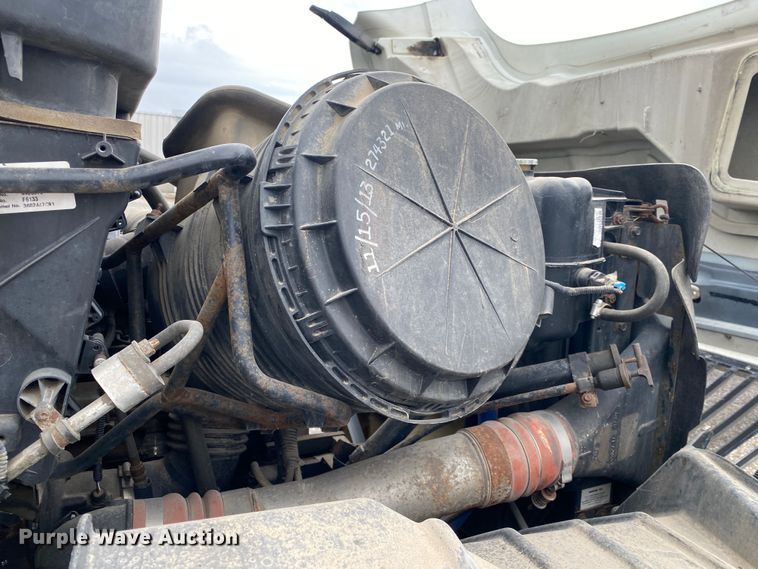 image for item JW9319 2006 International 7600  toter truck