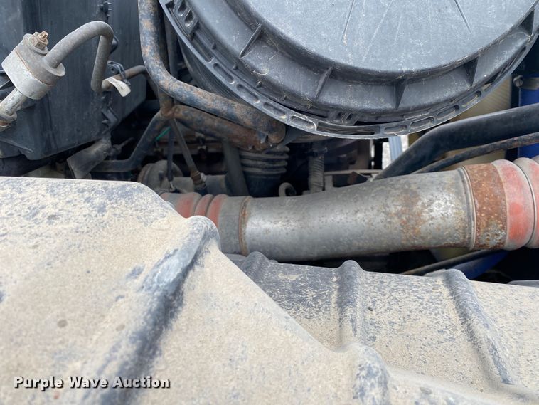 image for item JW9319 2006 International 7600  toter truck