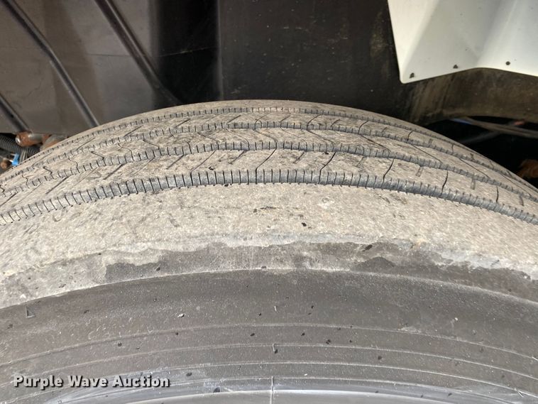 image for item JW9319 2006 International 7600  toter truck