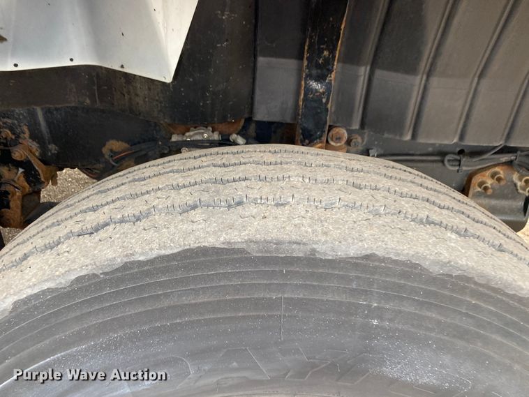 image for item JW9319 2006 International 7600  toter truck