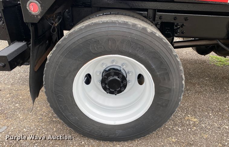 image for item JW9319 2006 International 7600  toter truck