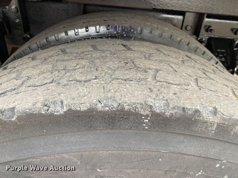 image for item JW9319 2006 International 7600  toter truck