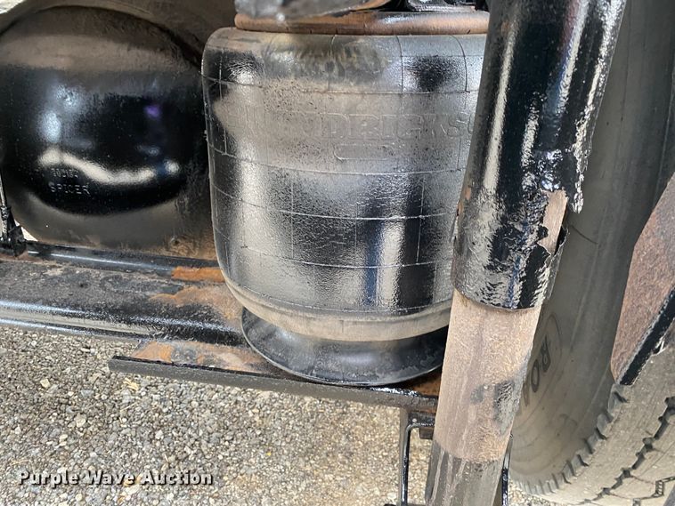 image for item JW9319 2006 International 7600  toter truck