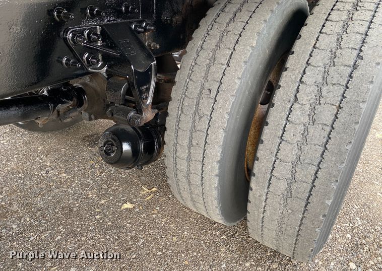 image for item JW9319 2006 International 7600  toter truck