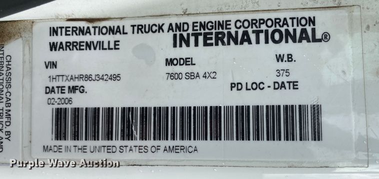 image for item JW9319 2006 International 7600  toter truck