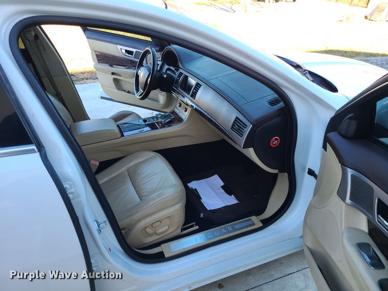 image for item JW9958 2011 Jaguar XF