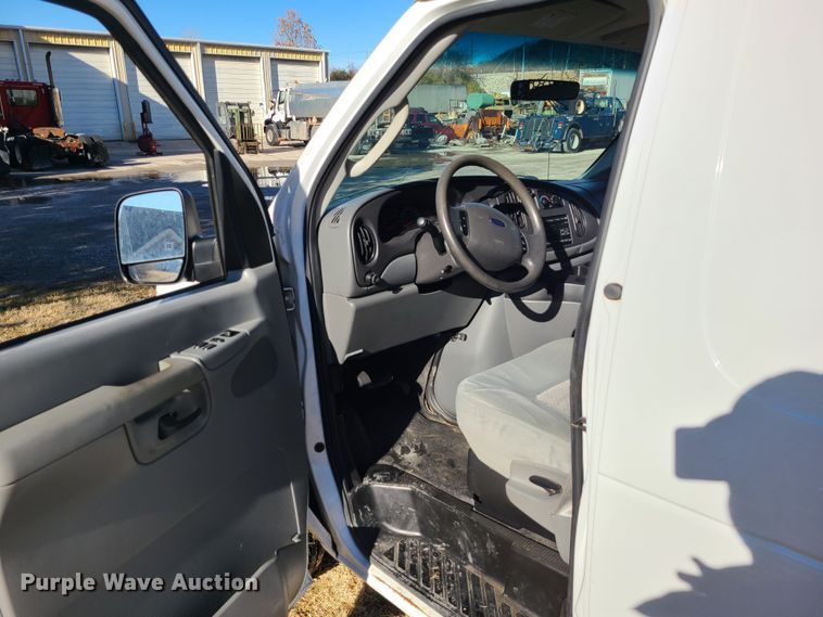 image for item JW9960 2006 Ford E150  van