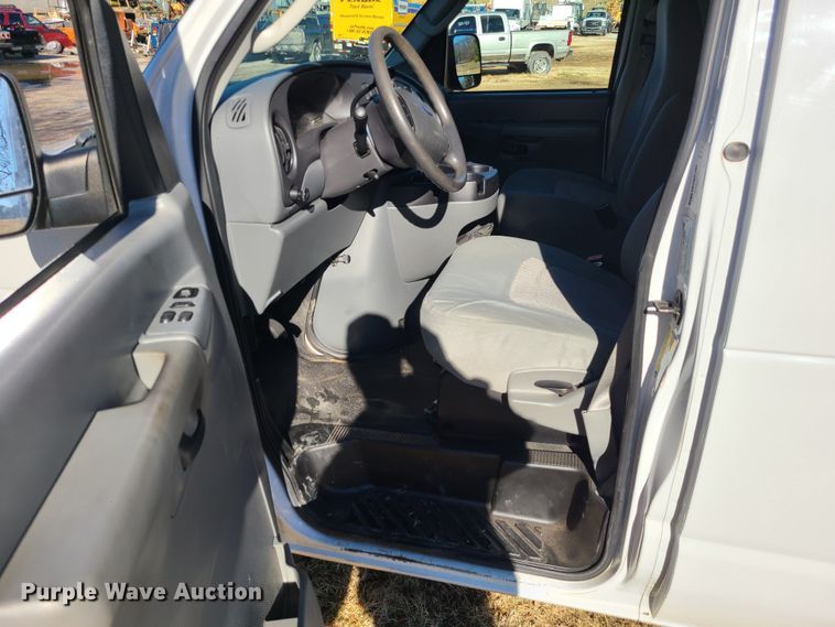 image for item JW9960 2006 Ford E150  van