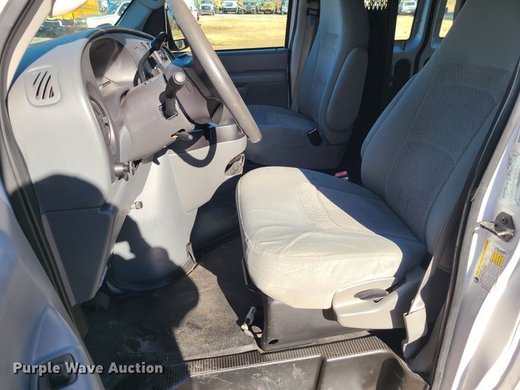 image for item JW9960 2006 Ford E150  van