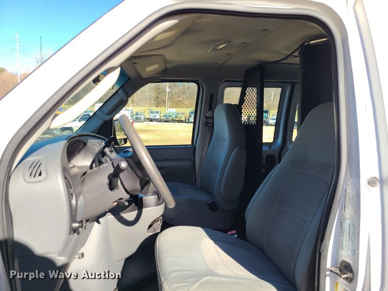 image for item JW9960 2006 Ford E150  van