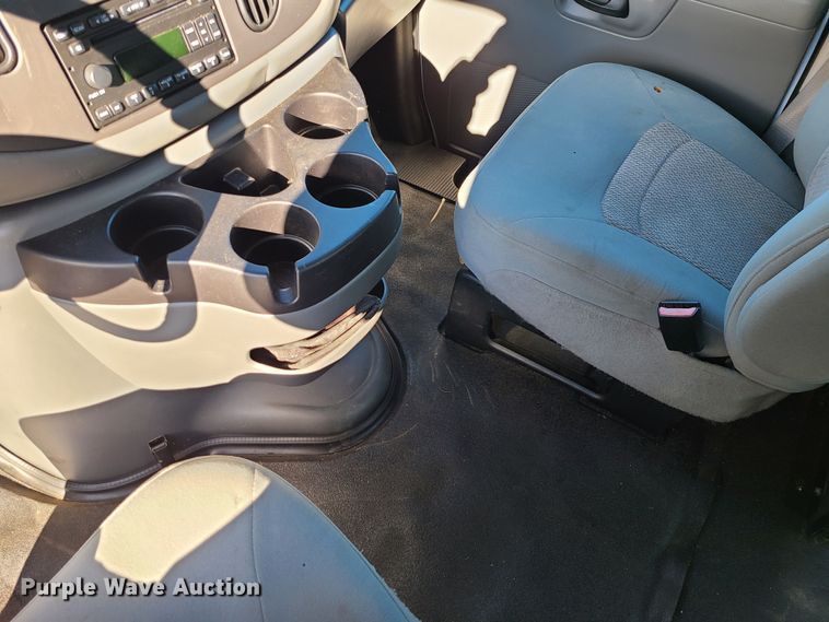 image for item JW9960 2006 Ford E150  van