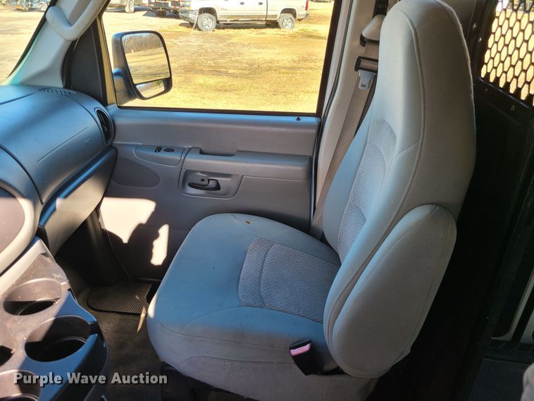 image for item JW9960 2006 Ford E150  van