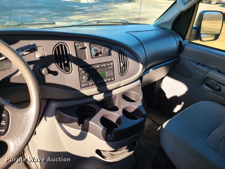 image for item JW9960 2006 Ford E150  van