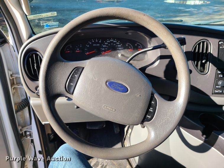 image for item JW9960 2006 Ford E150  van