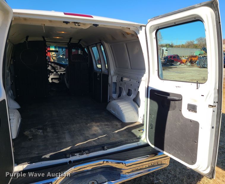 image for item JW9960 2006 Ford E150  van