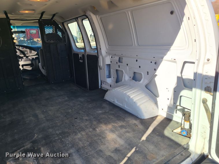 image for item JW9960 2006 Ford E150  van