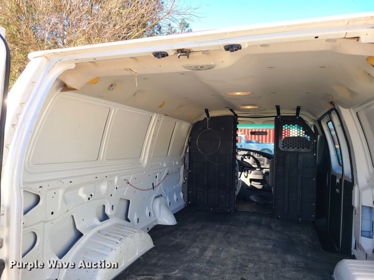 image for item JW9960 2006 Ford E150  van