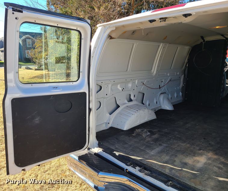 image for item JW9960 2006 Ford E150  van